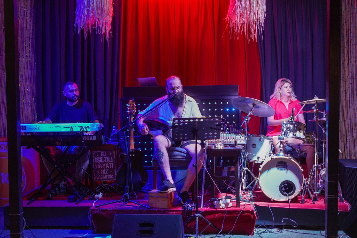 Akşamlarınıza müzik eşlik etsin 1